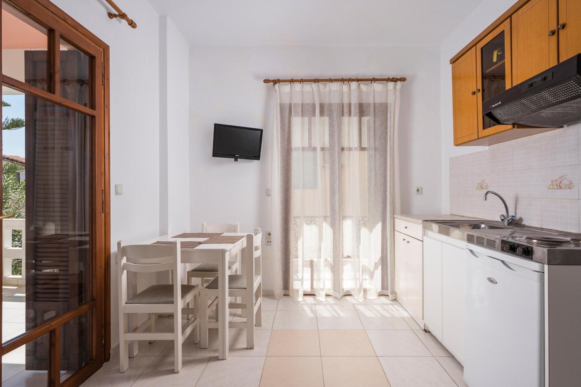 Captain Michalis Apartments Galatás Exterior foto